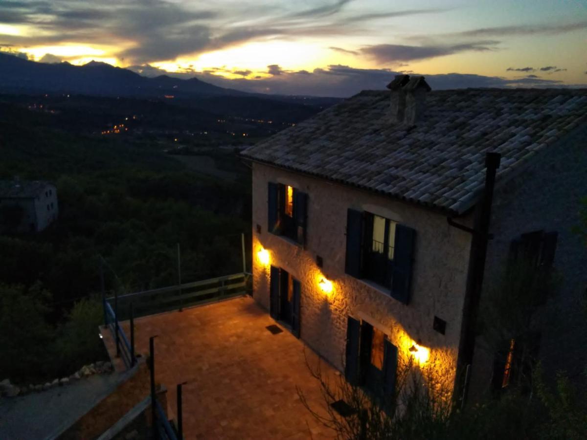 La Casa Dalle Finestre Blu Abbateggio 外观 照片