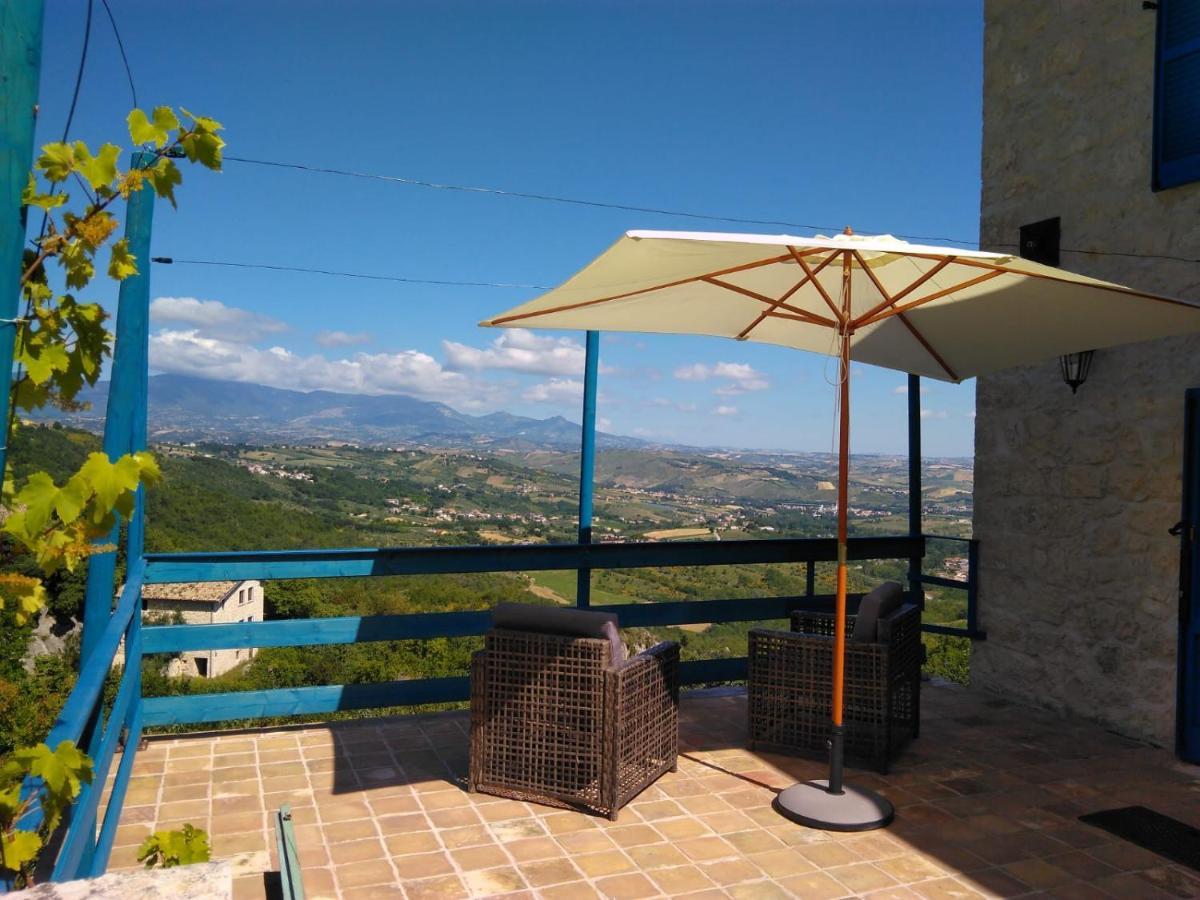 La Casa Dalle Finestre Blu Abbateggio 外观 照片