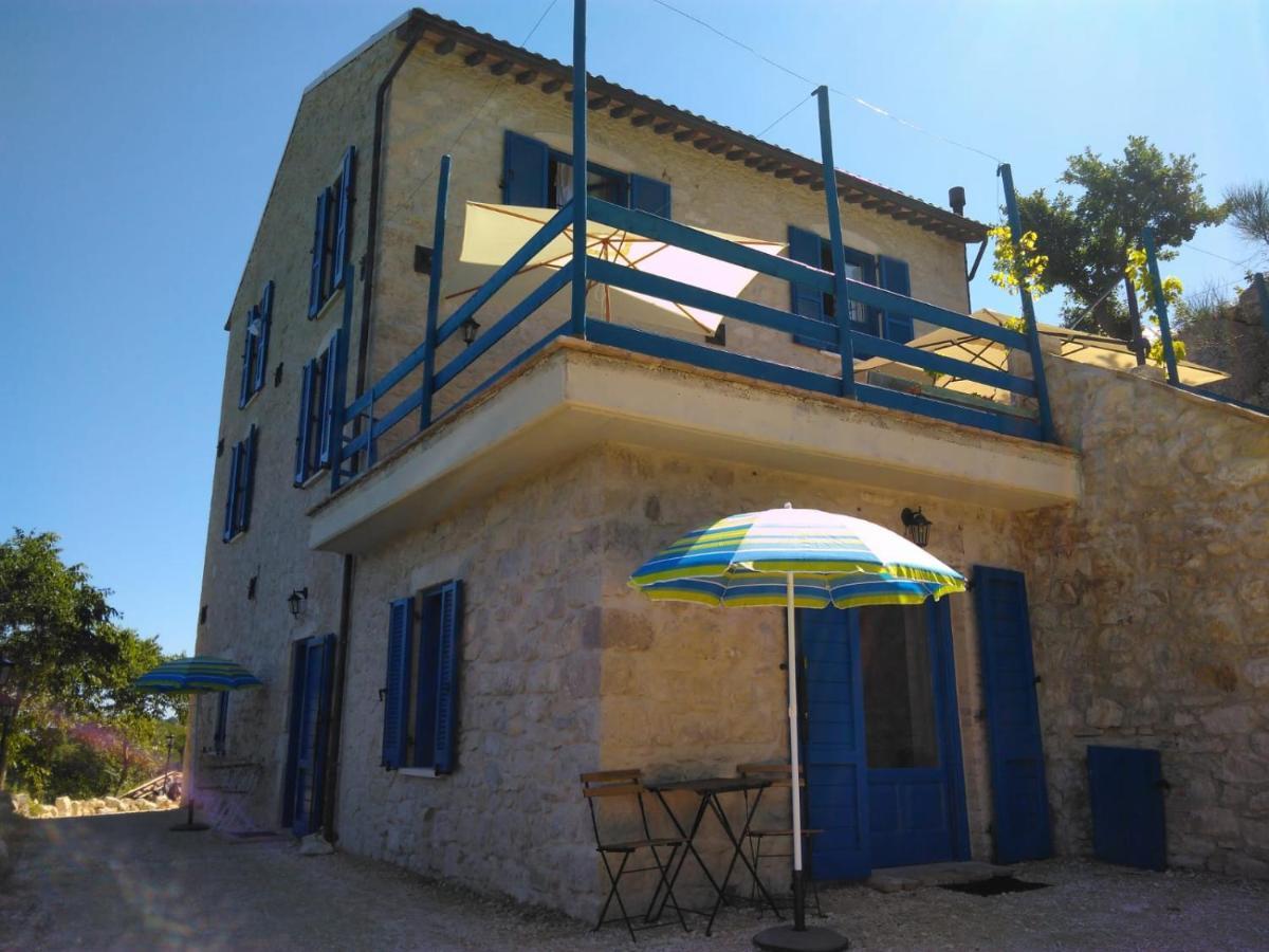 La Casa Dalle Finestre Blu Abbateggio 外观 照片