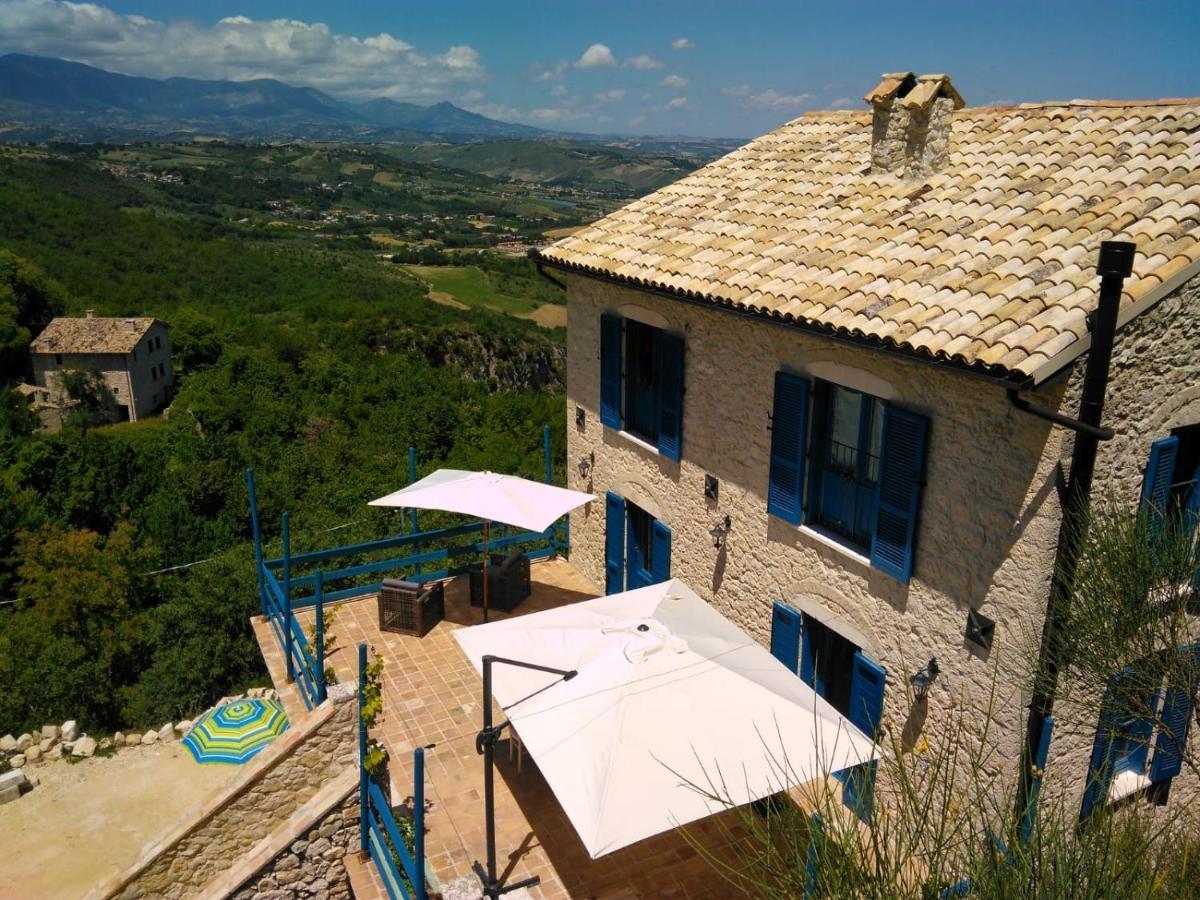 La Casa Dalle Finestre Blu Abbateggio 外观 照片