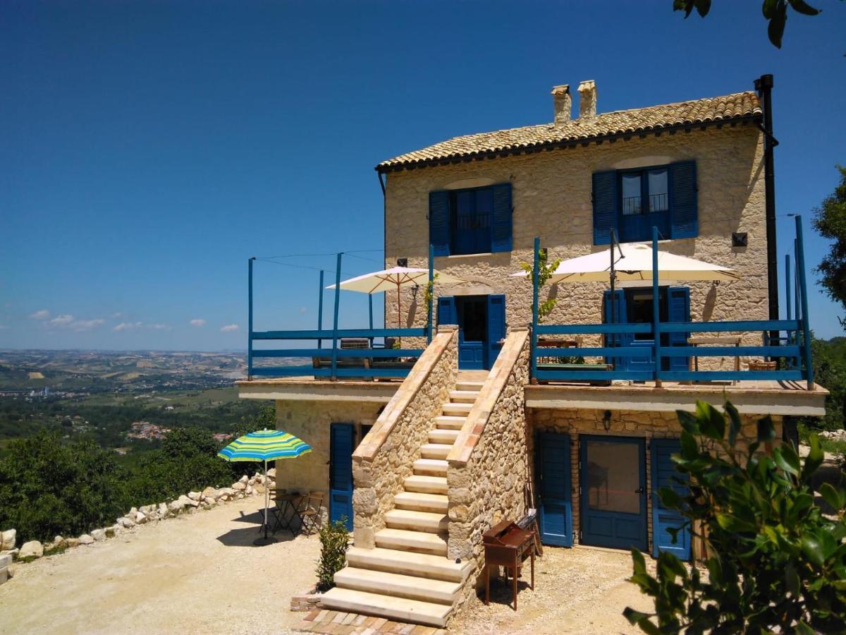 La Casa Dalle Finestre Blu Abbateggio 外观 照片