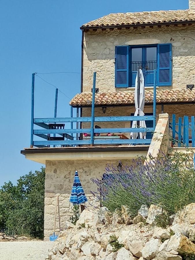 La Casa Dalle Finestre Blu Abbateggio 外观 照片