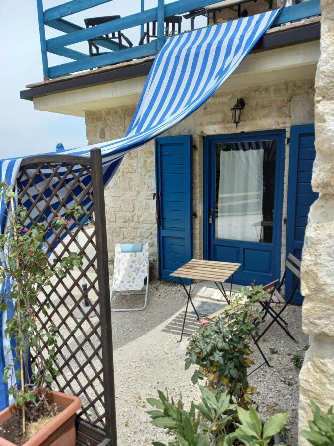 La Casa Dalle Finestre Blu Abbateggio 外观 照片