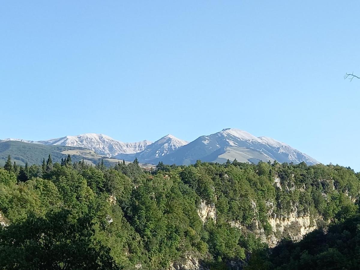 La Casa Dalle Finestre Blu Abbateggio 外观 照片