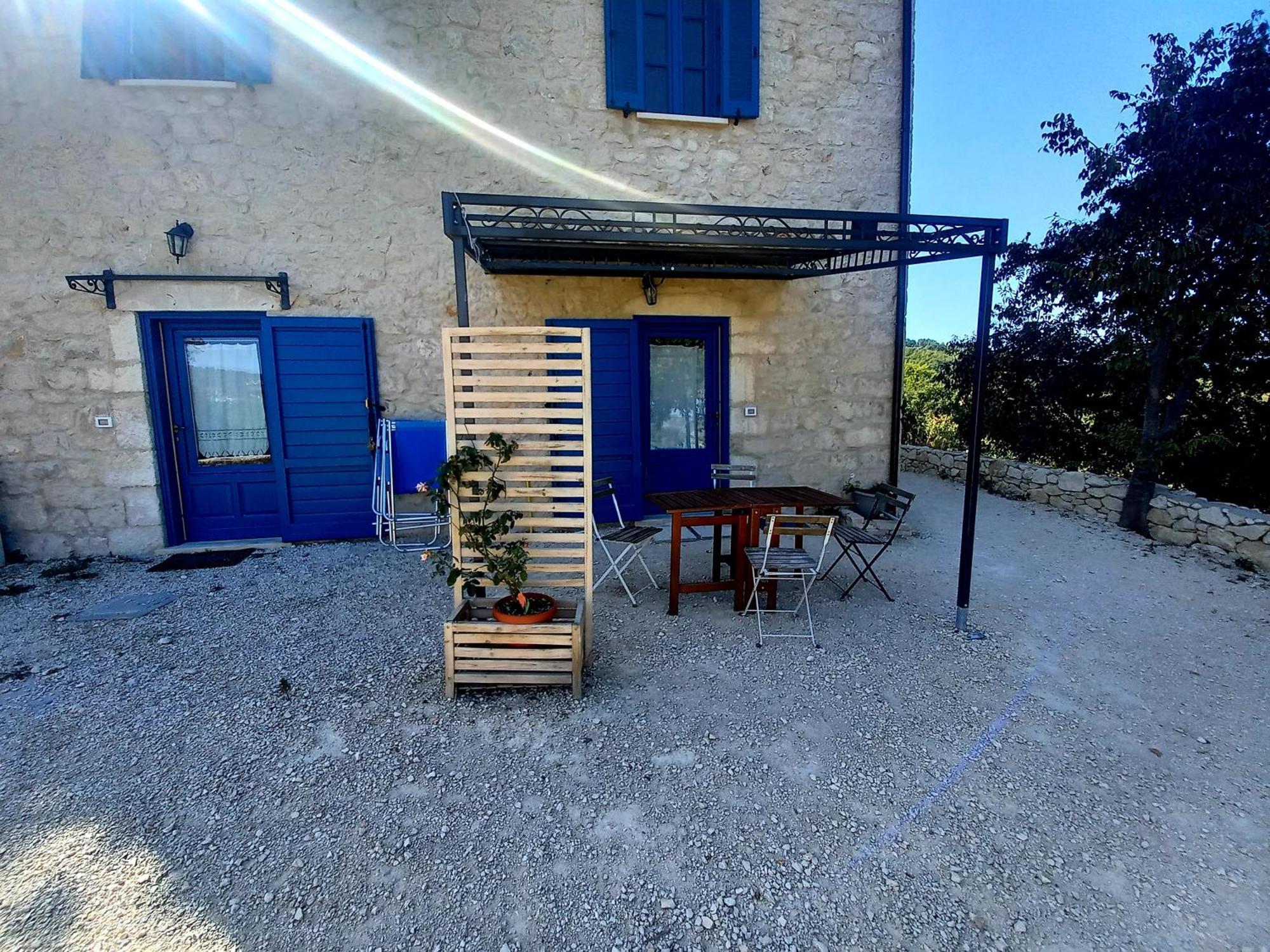 La Casa Dalle Finestre Blu Abbateggio 外观 照片