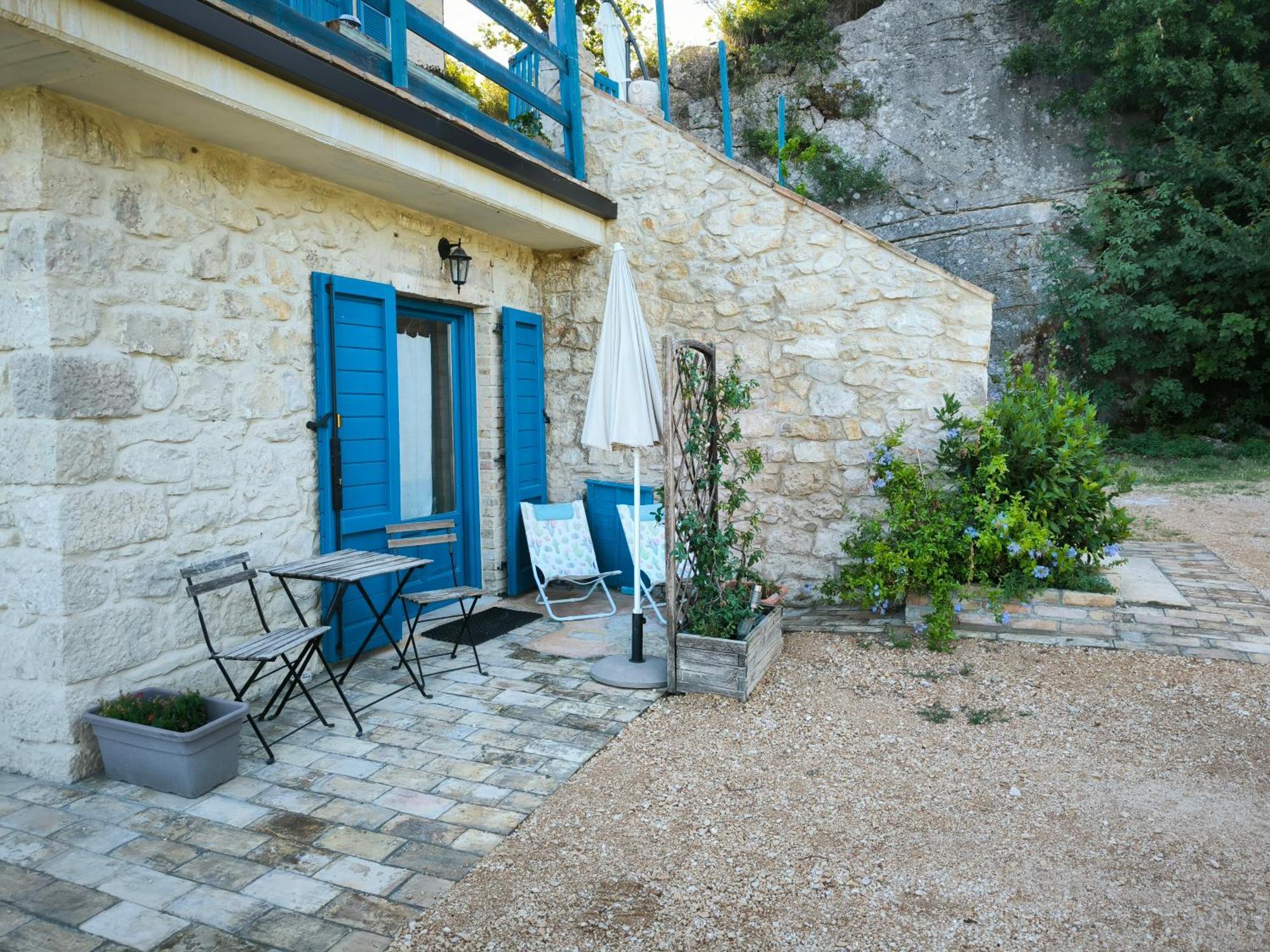 La Casa Dalle Finestre Blu Abbateggio 外观 照片